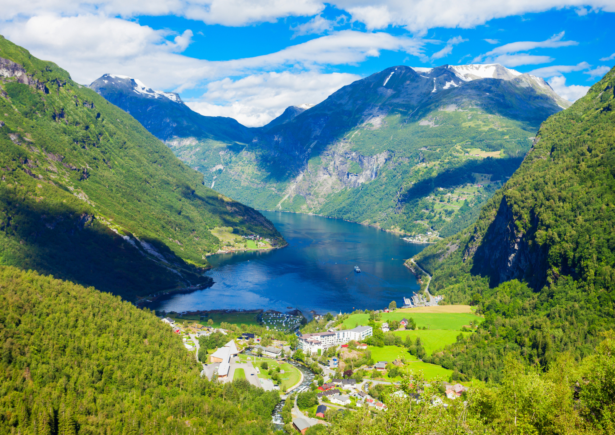 Geirangerfjorden och vidare mot �lesund